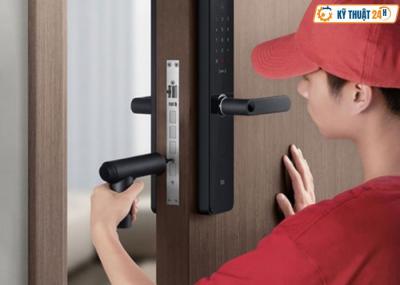 Lắp khóa vân tay Quận 10 – Thi công tận nơi, hỗ trợ nhanh