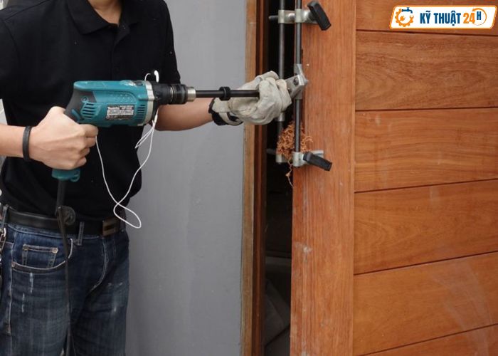 Lắp khóa vân tay tại Quận 1 uy tín chuyên nghiệp