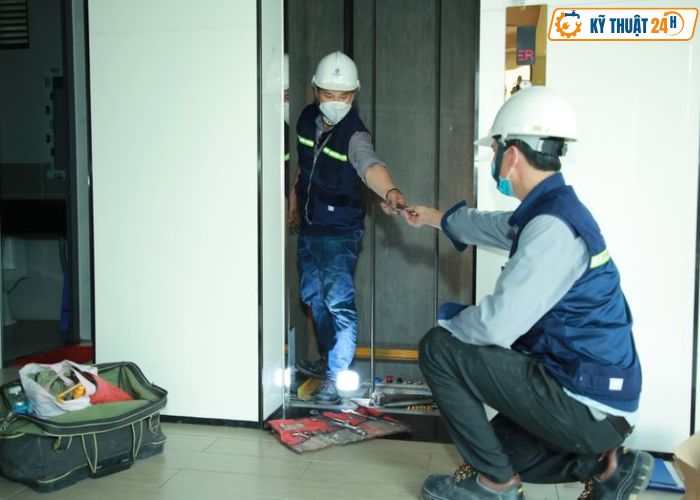 Thợ sửa chữa thang máy tại nhà Kỹ thuật 24h